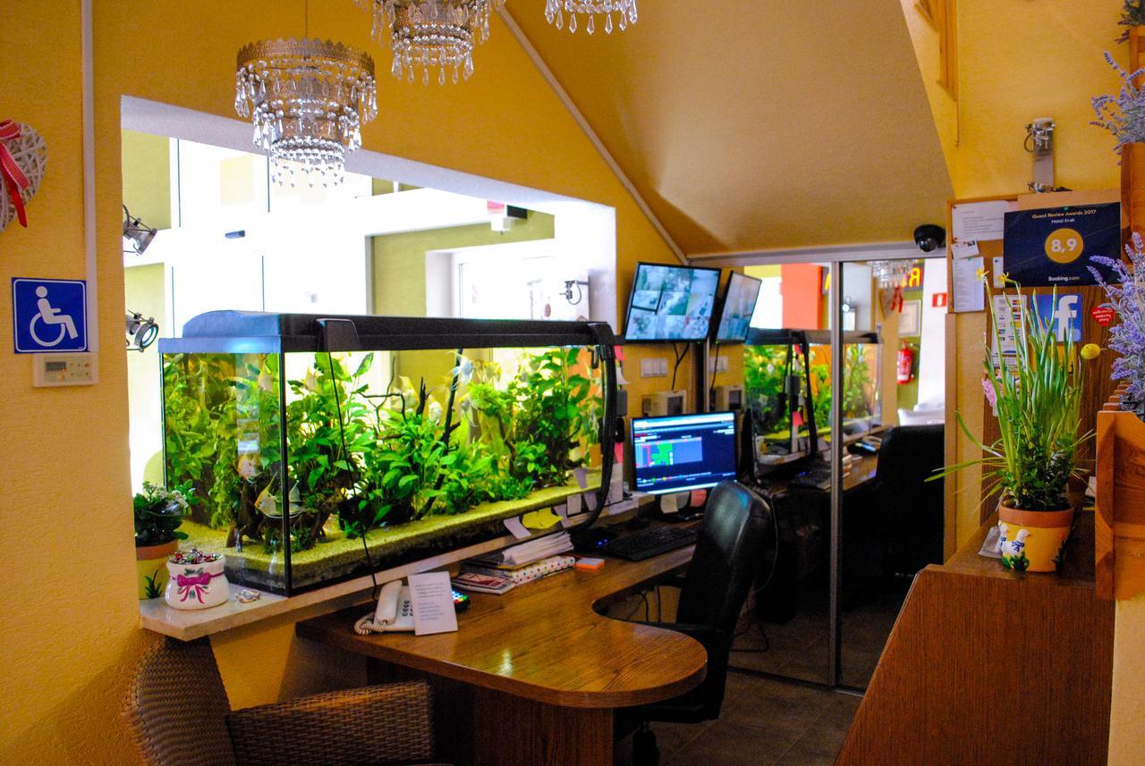 מישלניצה Hotel Krak מראה חיצוני תמונה